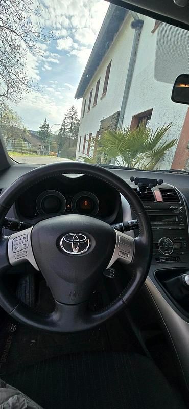 Gebraucht Toyota Auris 140 PS (102 kW) 2008 Silber Kleinwagen