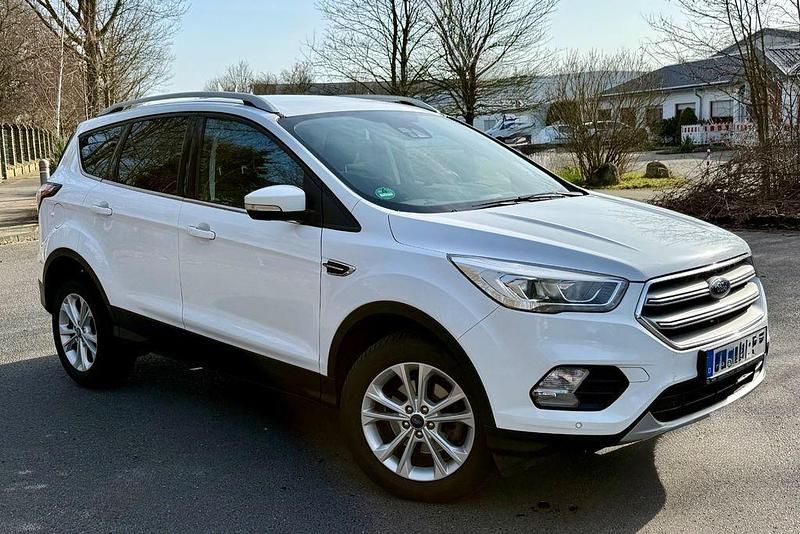 Gebraucht Ford Kuga Titanium 150 PS (110 kW) 2018 Weiß SUV