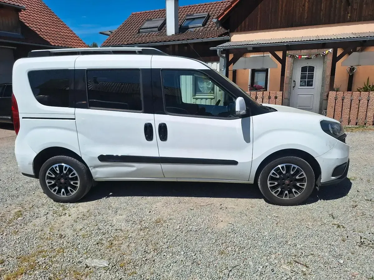 Gebraucht Fiat Doblò 95 PS (69 kW) 2019 Weiß Van / Kleinbus