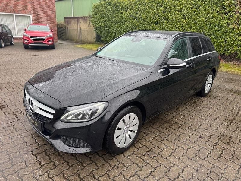 Gebraucht Mercedes C180 156 PS (114 kW) 2015 Schwarz Limousine