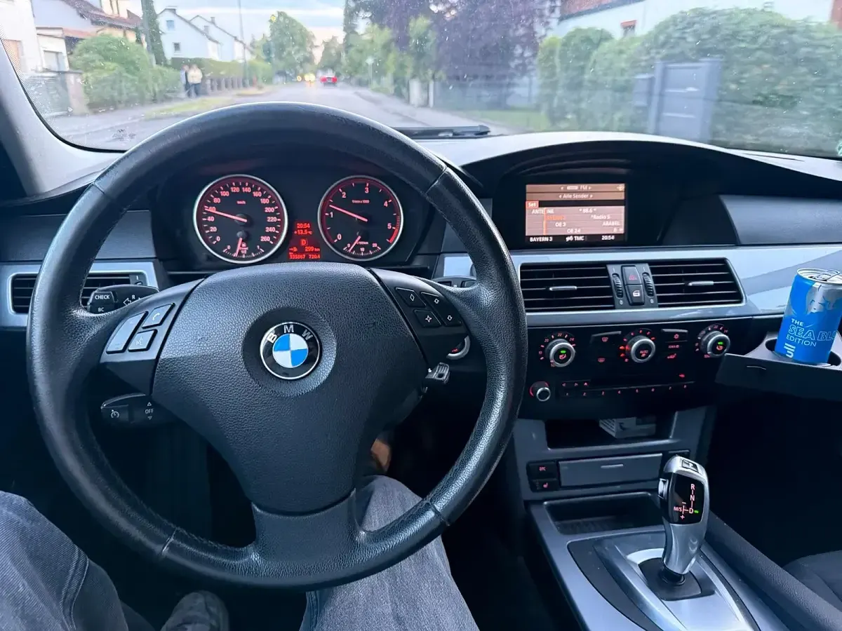 Gebraucht BMW 525 197 PS (144 kW) 2008 Schwarz Kombi