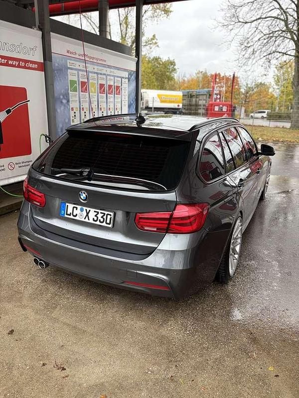 Gebraucht BMW 330 M Sport 258 PS (189 kW) 2016 Grau Kombi