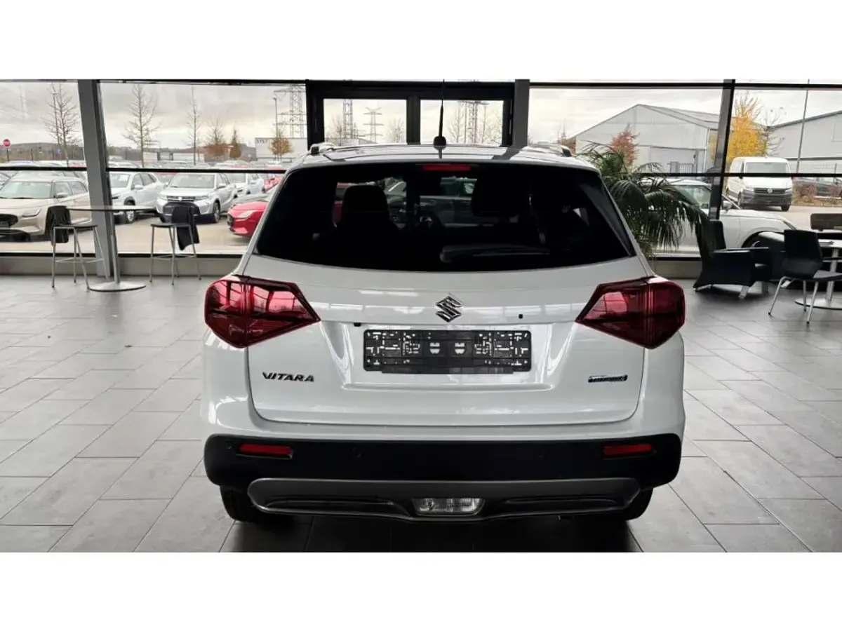 Gebraucht Suzuki Vitara Comfort 110 PS (80 kW) 2025 Cool white pearl metallic (metallic) SUV