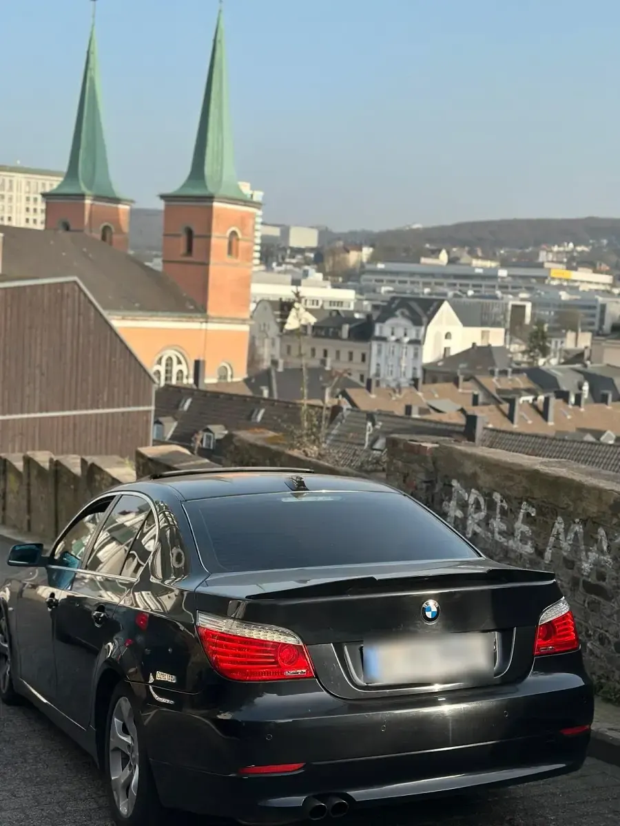 Gebraucht BMW 525 Exclusive 197 PS (144 kW) 2009 Schwarz Limousine