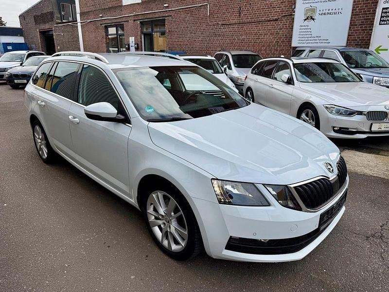 Gebraucht Skoda Octavia Ambition 150 PS (110 kW) 2017 Moonweiss metallic Kombi