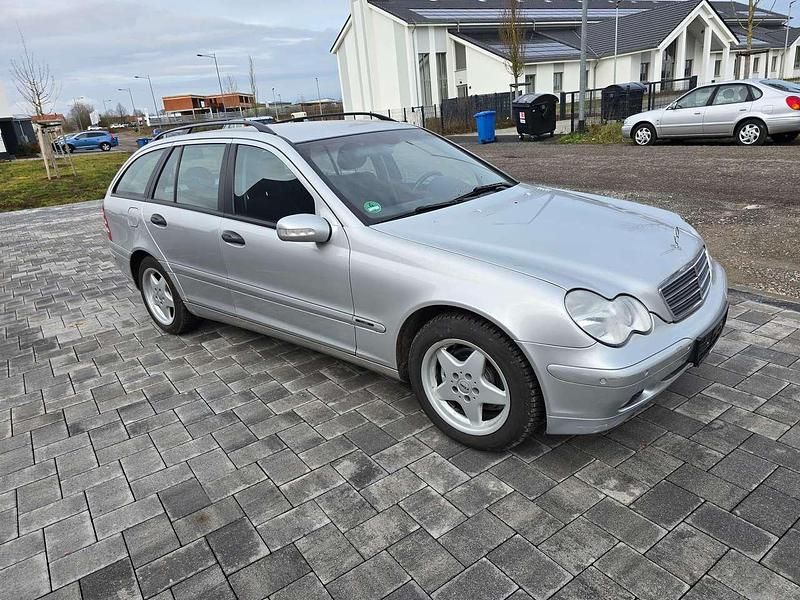 Brillantsilber metalliclack Gebraucht 2004 Mercedes C200 Kombi | 5.500 € (Teuer) - Bild 1/4