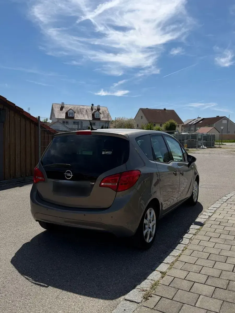 Używany Opel Meriva Edition 101 KM (74 kW) 2011 Beżowy Minivan