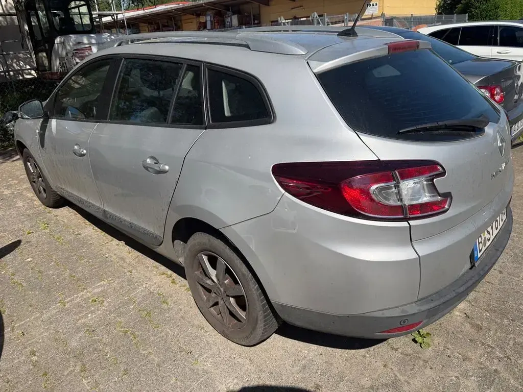 Occasion Renault Mégane Expression 106 ch (77 kW) 2011 Gris Berline
