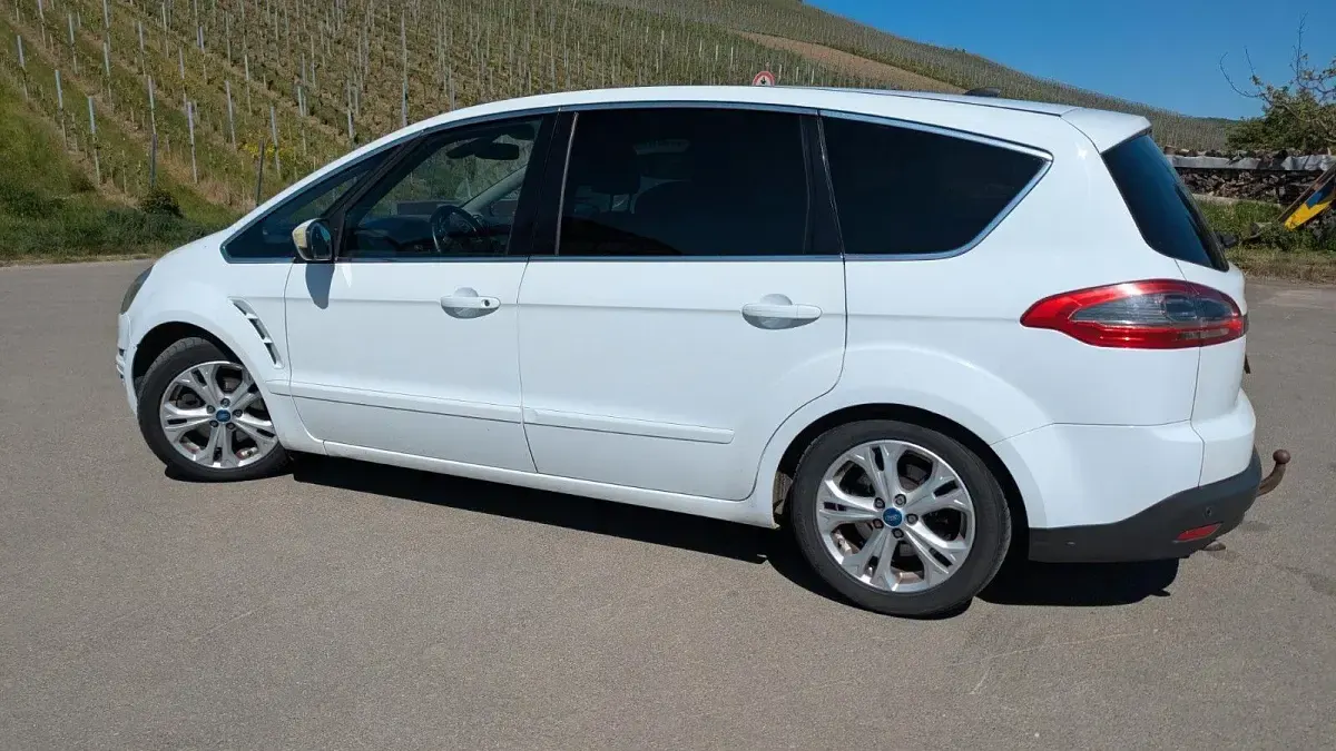 Gebraucht Ford S-MAX Titanium 140 PS (102 kW) 2011 Weiß Van / Kleinbus