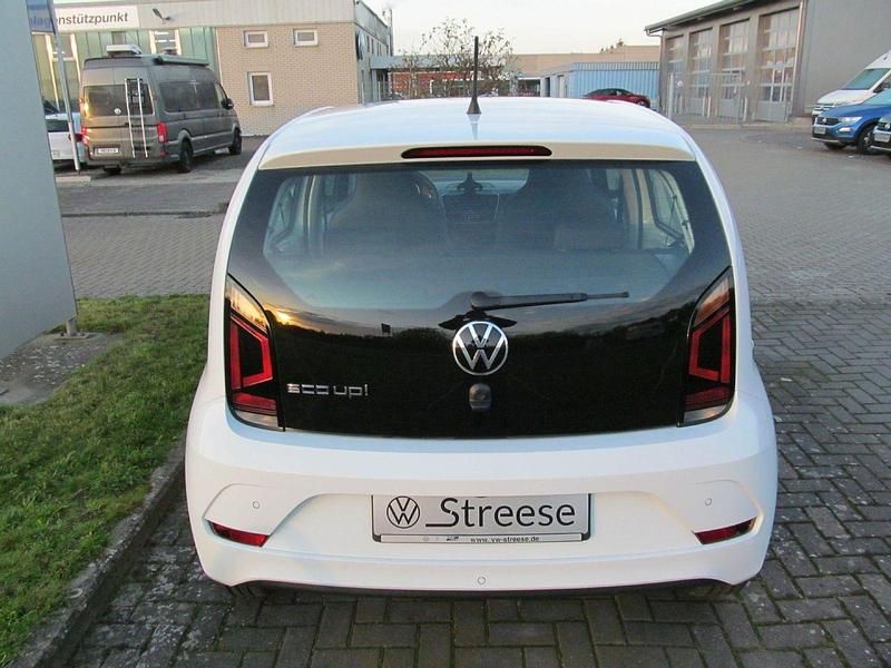 Second-hand VW up! 68 CP (50 kW) 2022 Alb Hatchback