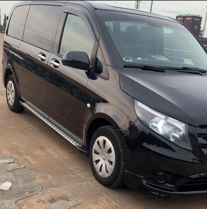 Schwarz Gebraucht 2016 Mercedes Vito Van / Kleinbus | 17.000 € - Bild 1/4