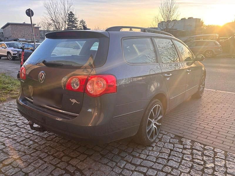Gebraucht VW Passat 140 PS (102 kW) 2009 Grau Kombi