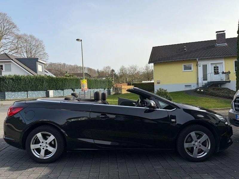 Gebraucht Opel Cascada Edition 120 PS (88 kW) 2013 Schwarz Cabrio