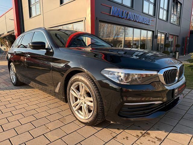 Schwarz Gebraucht 2018 BMW 520 Performance Kombi | 17.999 € (Guter Preis) - Bild 1/4