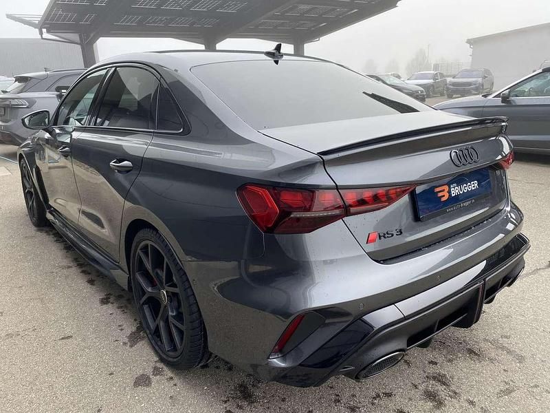 Neu Audi RS3 Sport 400 PS (294 kW) 2026 Daytonagrau perleffekt Limousine