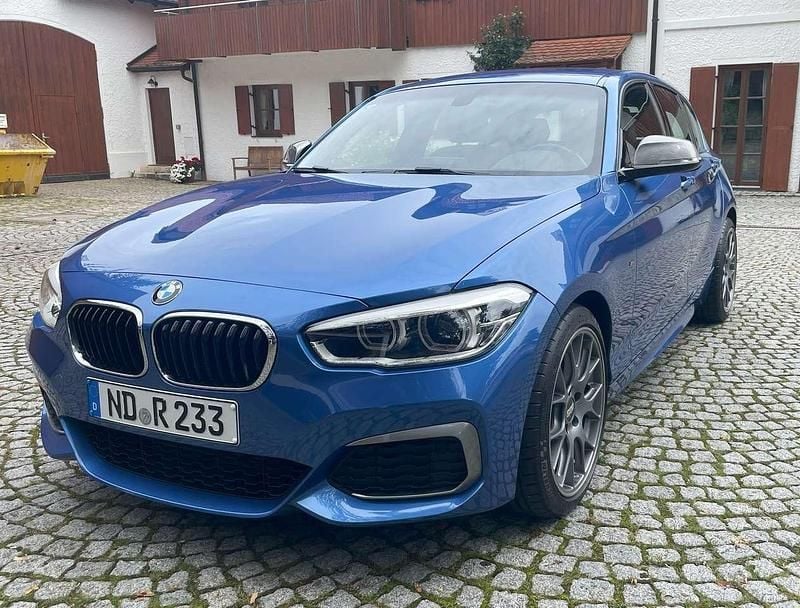 Blau Gebraucht 2015 BMW M135 Kleinwagen | 25.880 € (Guter Preis) - Bild 1/4