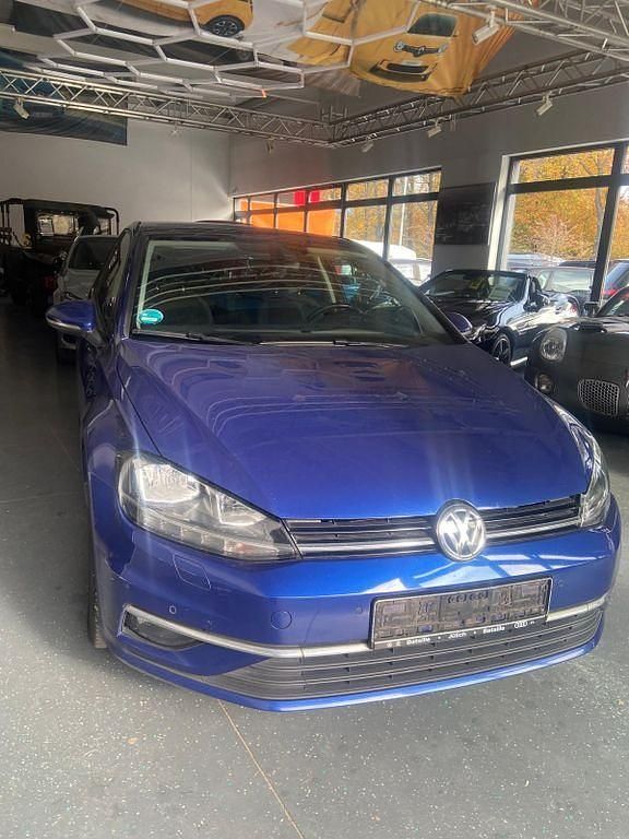 Blau Gebraucht 2018 VW Golf Join Limousine | 9.990 € (Fairer Preis) - Bild 1/4