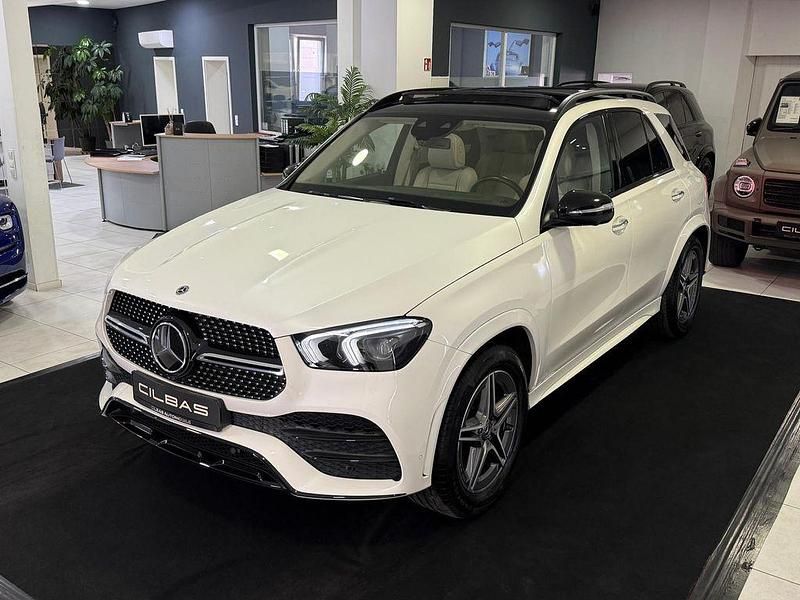 Weiß Gebraucht 2023 Mercedes GLE350e AMG line SUV | 68.900 € - Bild 1/4