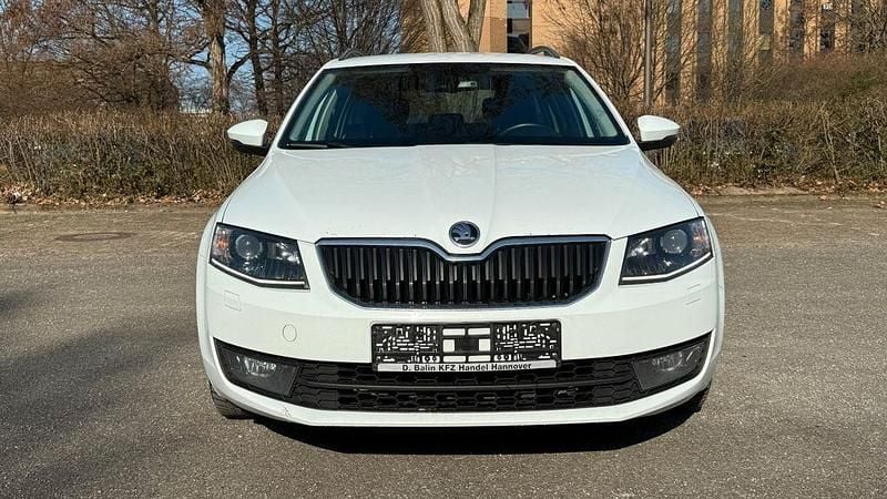 Gebraucht Skoda Octavia Joy 150 PS (110 kW) 2016 Weiß Kleinwagen