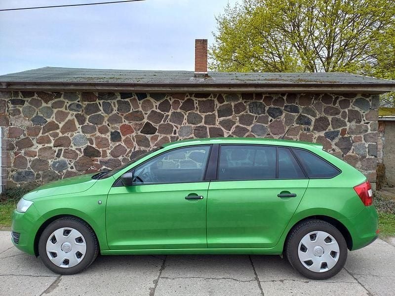 Gebraucht Skoda Rapid Active 86 PS (63 kW) 2013 Grün Kleinwagen