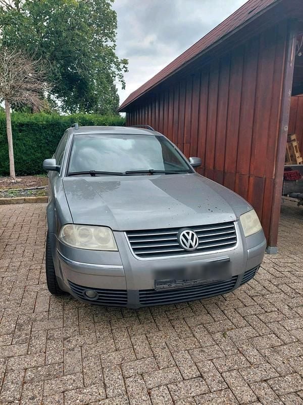 Grau Gebraucht 2004 VW Passat Kombi | 750 € (Superpreis) - Bild 1/4