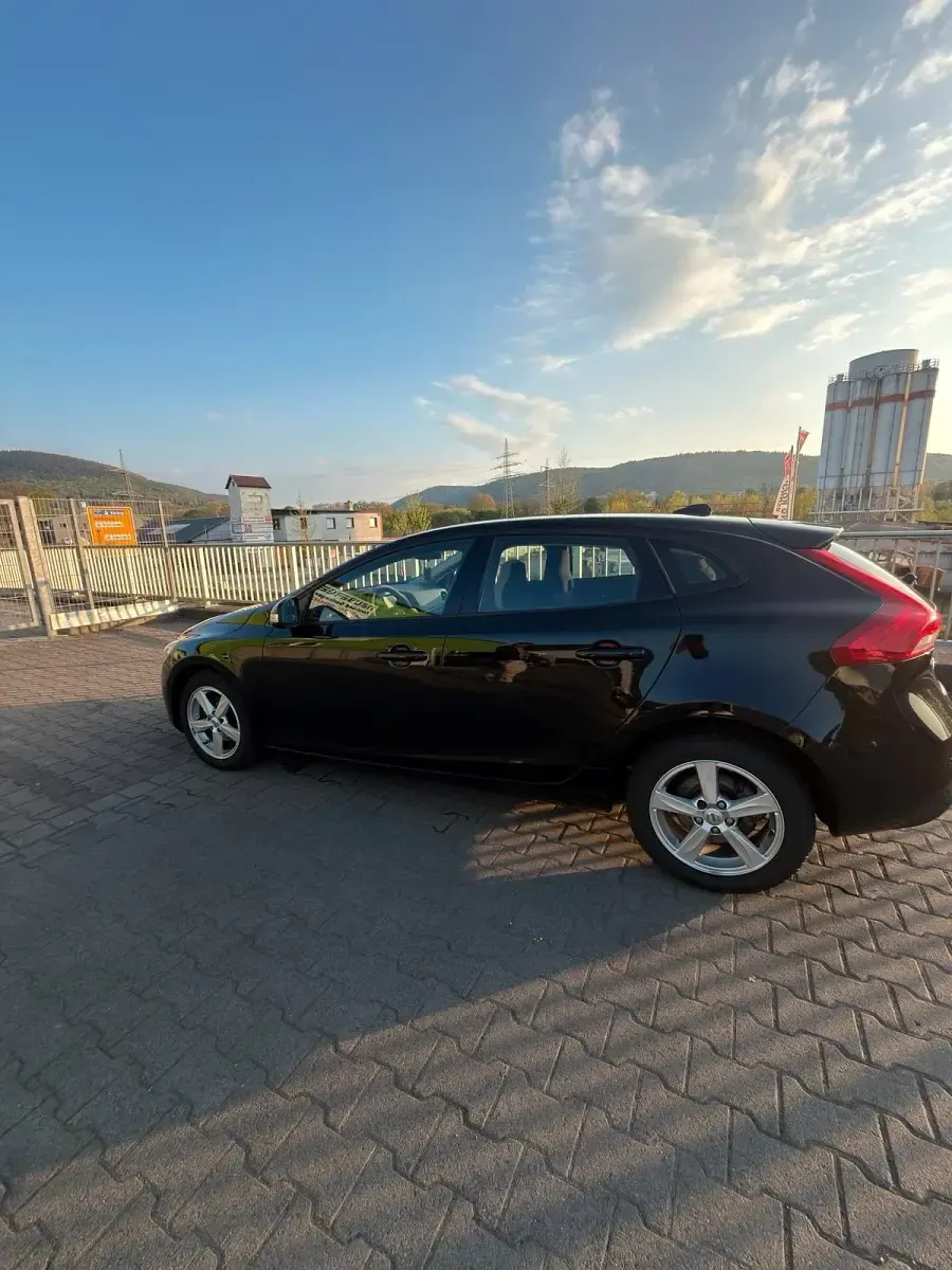 Gebraucht Volvo V40 120 PS (88 kW) 2014 Schwarz Kombi