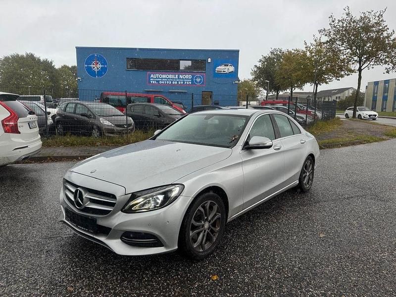 Silber Gebraucht 2015 Mercedes C180 Avantgarde Limousine | 15.000 € (Superpreis) - Bild 1/4