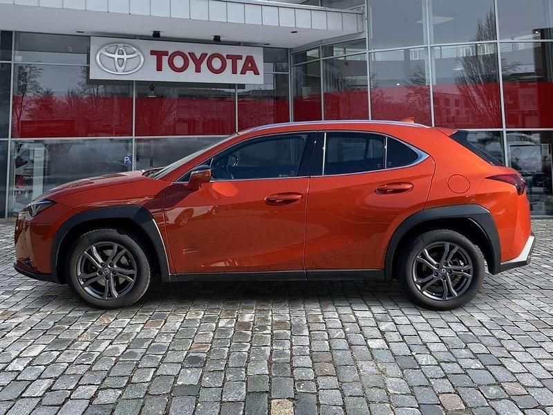 Gebraucht Lexus UX 250h 184 PS (135 kW) 2022 Blazing carnelian SUV