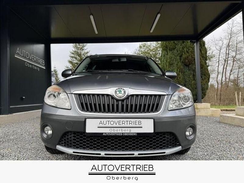 Gebraucht Skoda Roomster Scout 86 PS (63 kW) 2011 Grau Kombi