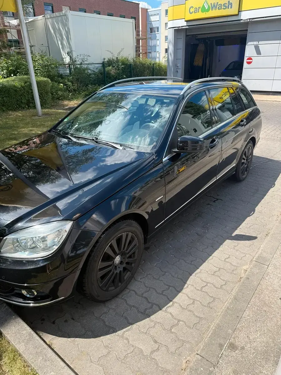Gebraucht Mercedes C200 Elegance 136 PS (100 kW) 2009 Schwarz Limousine
