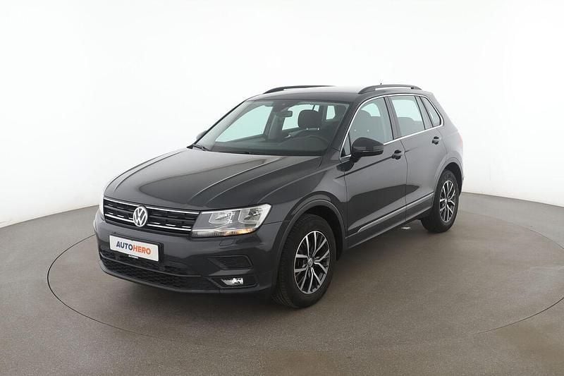 Grau Gebraucht 2020 VW Tiguan Comfortline SUV | 23.920 € (Superpreis) - Bild 1/3