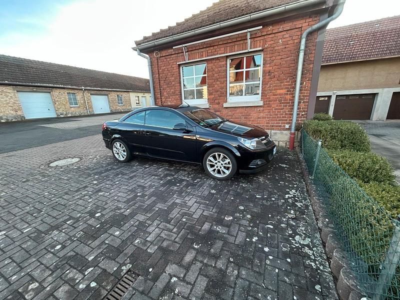 Gebraucht Opel Astra Cabriolet 140 PS (102 kW) 2006 Schwarz Cabrio