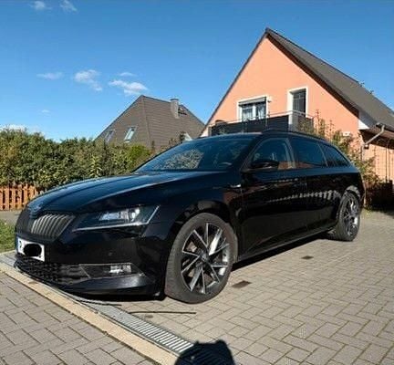Schwarz Gebraucht 2017 Skoda Superb SportLine Kombi | 16.500 € (Guter Preis) - Bild 1/4