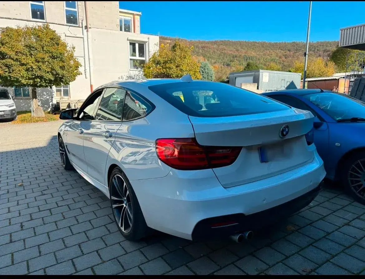 Gebraucht BMW 325 M Sport 218 PS (160 kW) 2015 Weiß Limousine