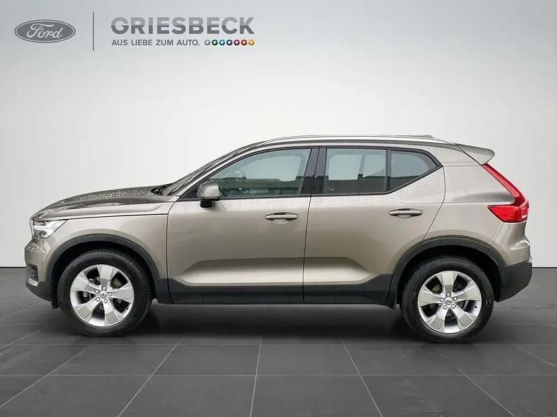 Gebraucht Volvo XC40 Momentum 163 PS (119 kW) 2022 Pebble grey / metallic SUV