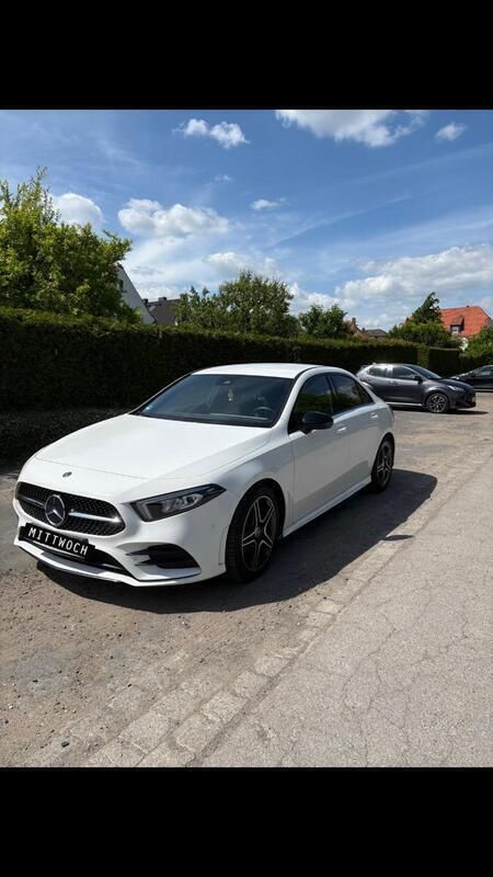 Weiß Gebraucht 2020 Mercedes A200 Limousine | 23.750 € (Etwas zu teuer) - Bild 1/4