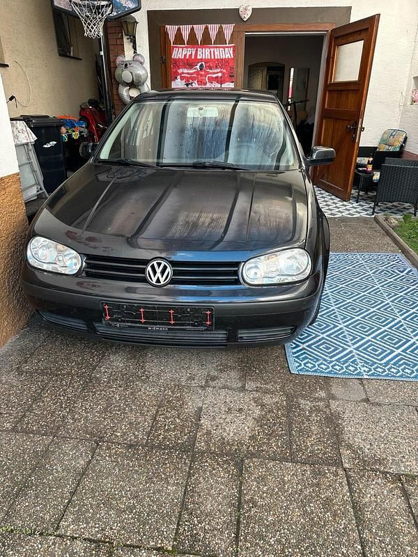 Schwarz Gebraucht 2000 VW Golf IV Kleinwagen | 500 € (Superpreis) - Bild 1/4