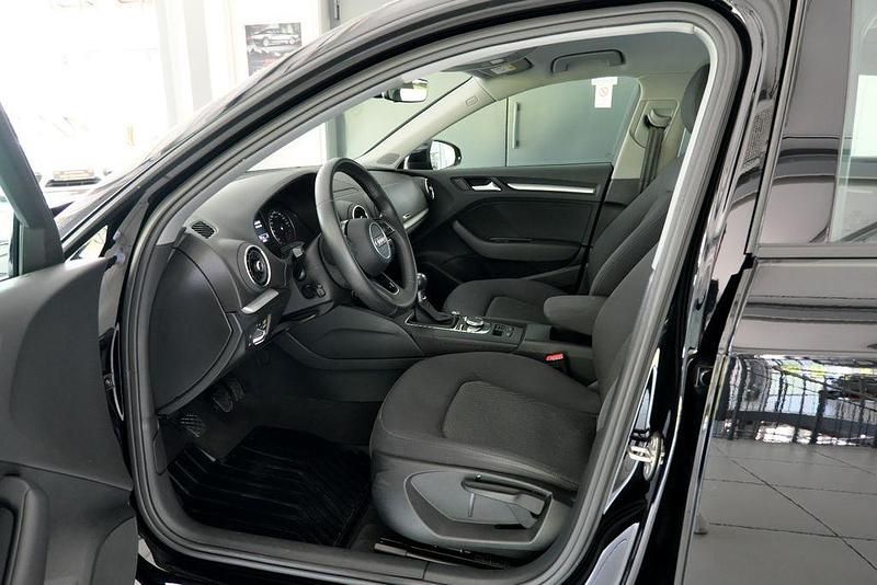 Second-hand Audi A3 Ambiente 150 CP (110 kW) 2018 Negru Berlinǎ