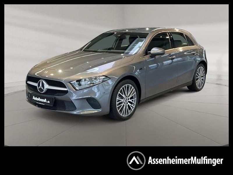 Grau Gebraucht 2020 Mercedes A250 Limousine | 22.849 € (Guter Preis) - Bild 1/2