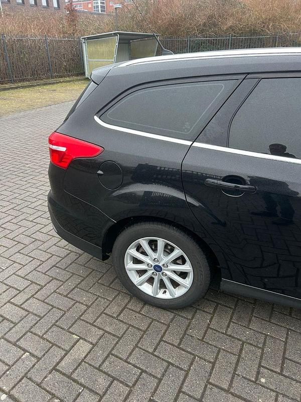 Gebraucht Ford Focus Titanium 150 PS (110 kW) 2016 Schwarz Kombi