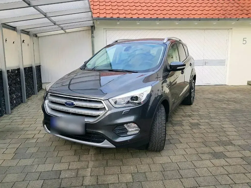 Gebraucht Ford Kuga 150 PS (110 kW) 2018 Grau SUV