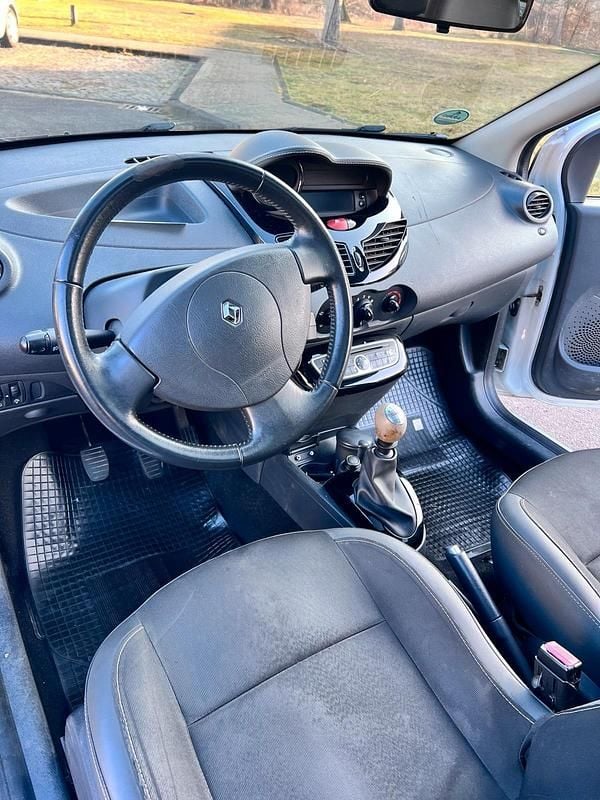 Weiß Gebraucht 2011 Renault Twingo Kleinwagen | 2.700 € - Bild 1/4