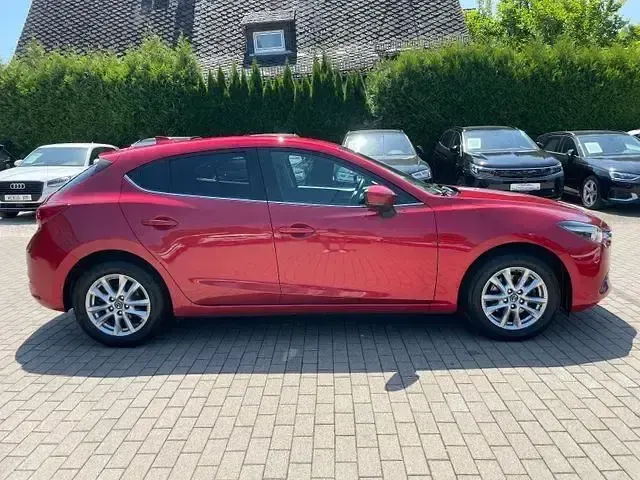Gebraucht Mazda 3 Exclusive-Line 120 PS (88 kW) 2017 Rot Limousine