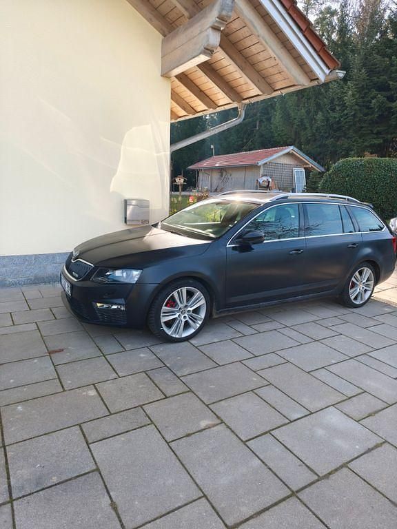 Gebraucht Skoda Octavia LAURIN & KLEMENT 184 PS (135 kW) 2017 Schwarz Kombi
