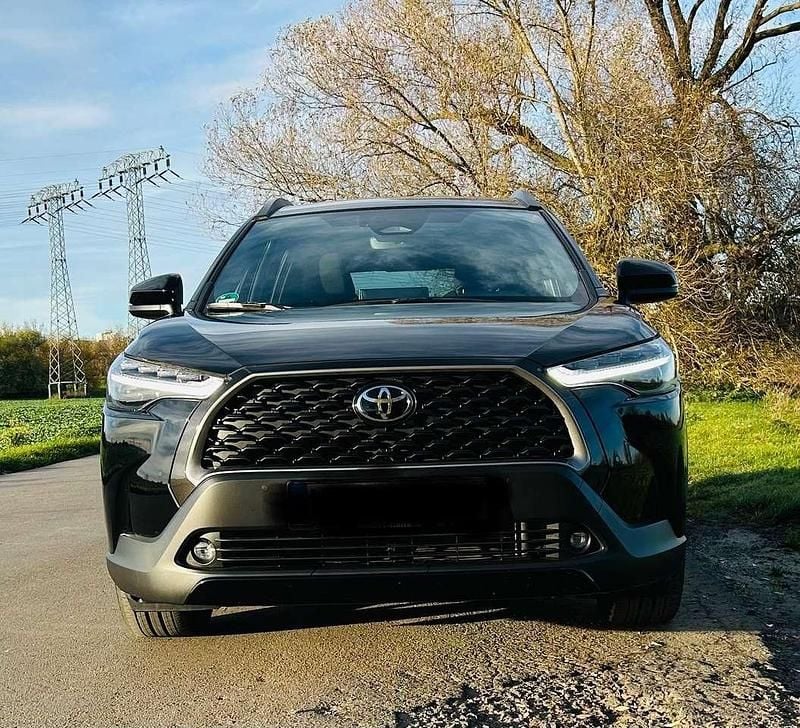 Schwarz Gebraucht 2024 Toyota Corolla Cross Team SUV | 33.900 € (Guter Preis) - Bild 1/4