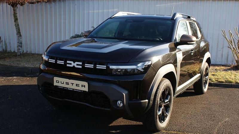 Neu Dacia Duster Extreme 131 PS (96 kW) 2026 Perlmuttschwarz metallic SUV