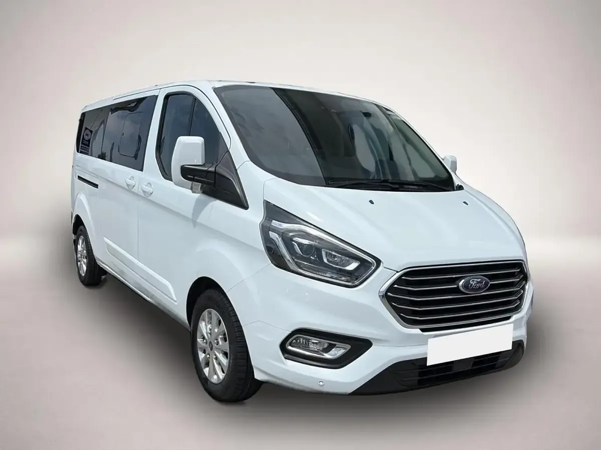 Gebraucht Ford Tourneo Custom Titanium 170 PS (125 kW) 2019 Manufacturer Van