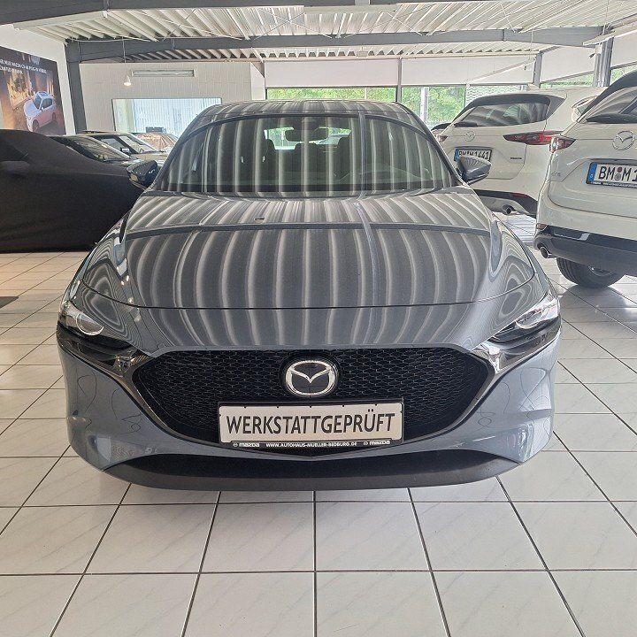 Polymetal grau Gebraucht 2021 Mazda 3 Basis Limousine | 16.950 € (Superpreis) - Bild 1/4