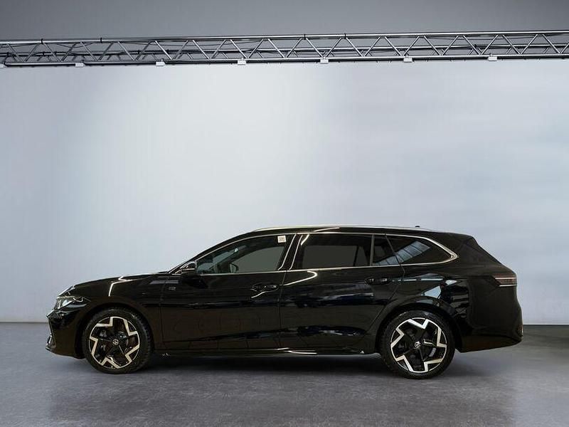 Gebraucht VW Passat R-line 193 PS (141 kW) 2025 Grenadillschwarz Kombi