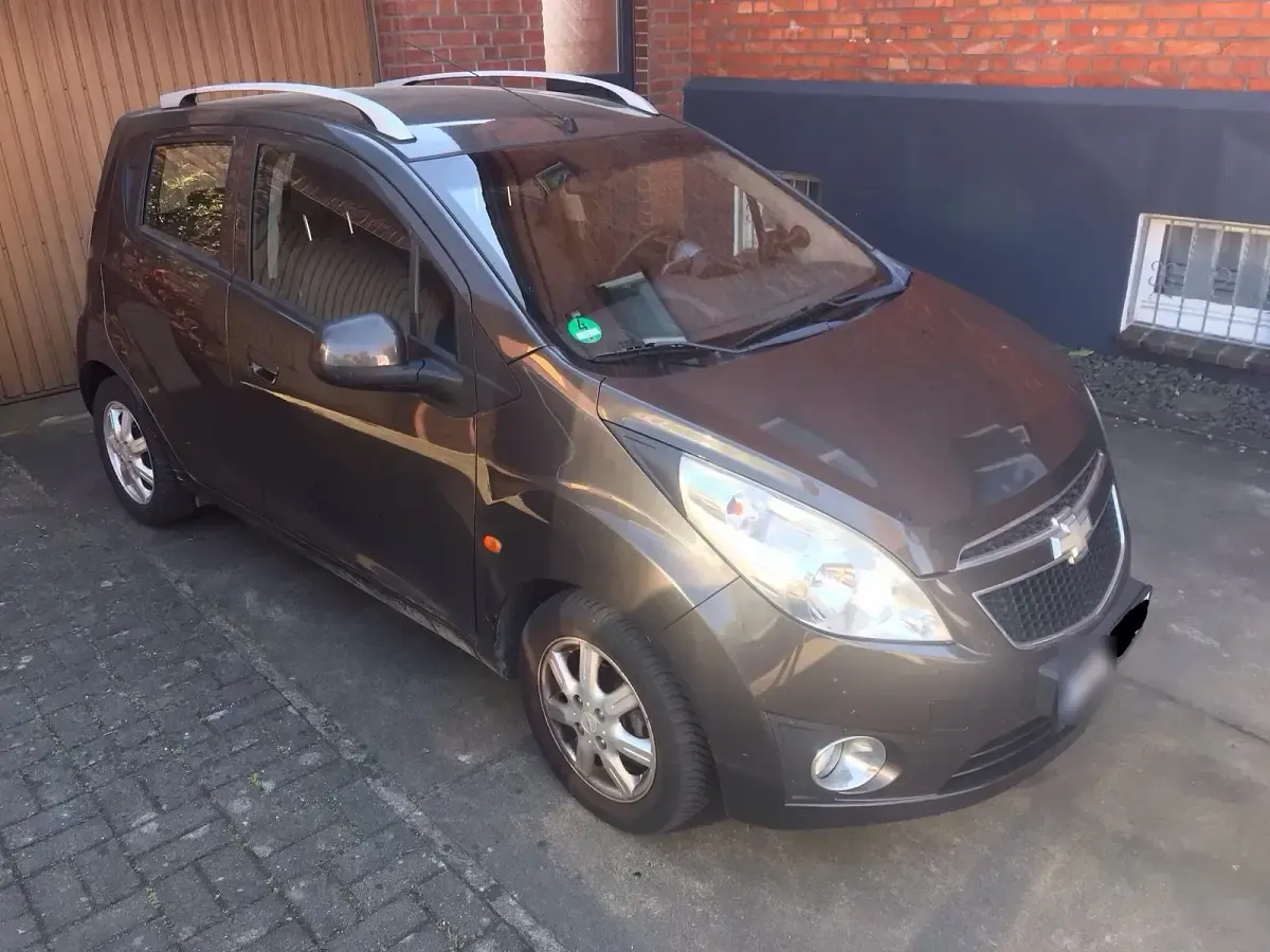 Second-hand Chevrolet Spark 82 CP (60 kW) 2011 Maro Hatchback